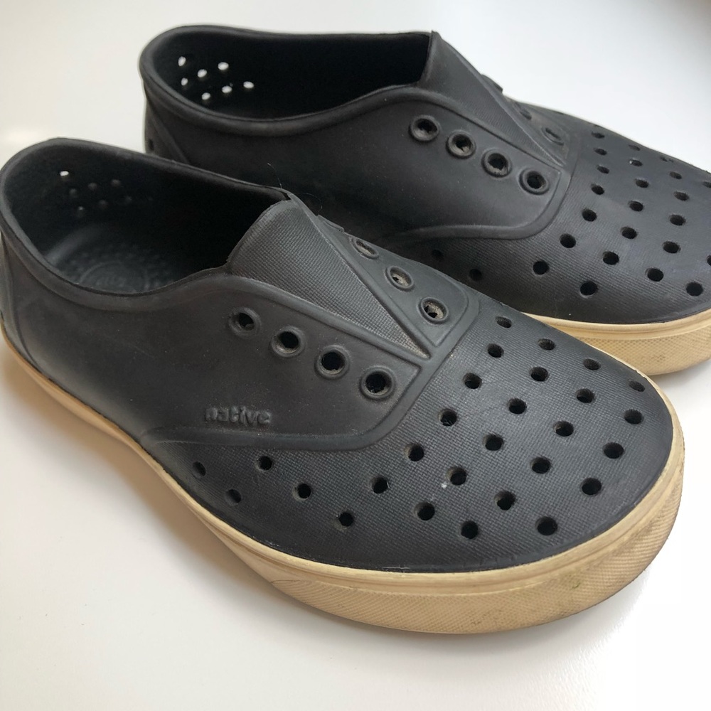 Black native sandals
